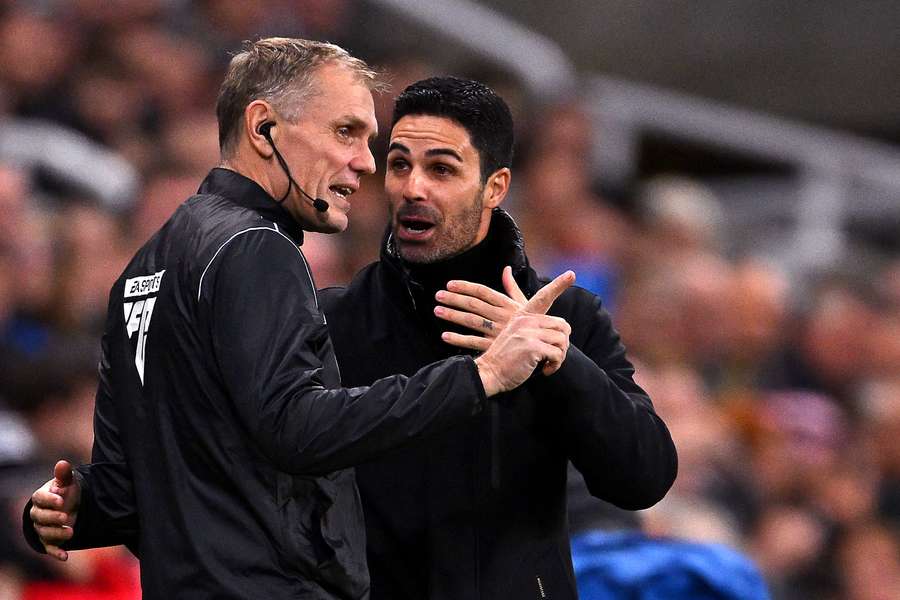 Mikel Arteta talks to fourth official Graham Scott during the Premier League match between Newcastle United and Arsenal