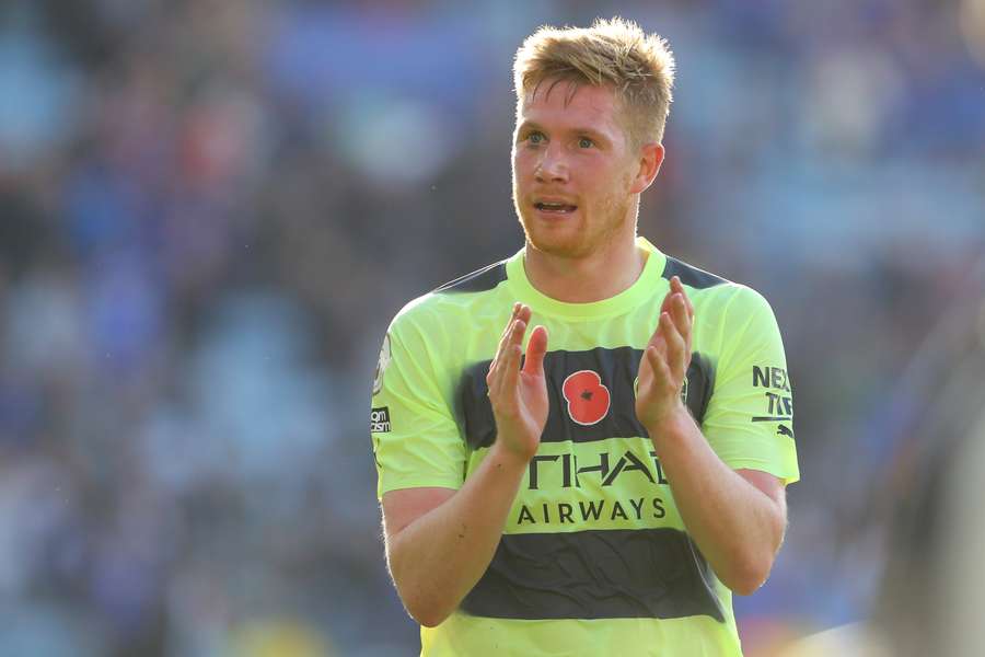 Golaço de falta do belga garantiu vitória do City