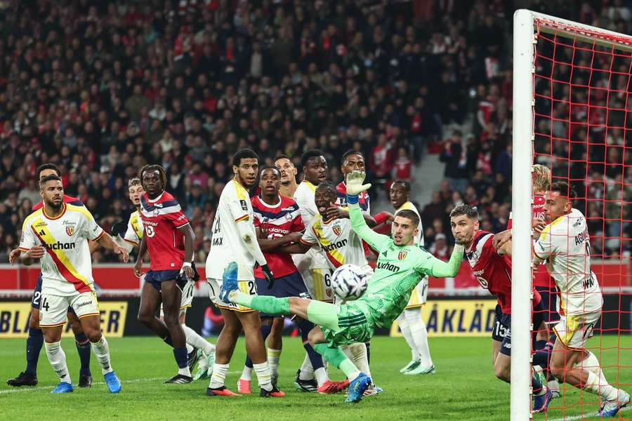 Il Lille cerca il gol contro il Lens Il Lille cerca il gol contro il Lens