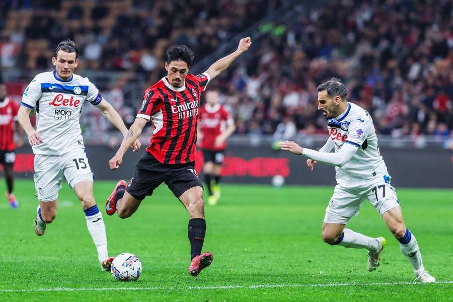 Două ținte noi pentru FC Barcelona. Reijnders și Grimaldo, pe lista de achiziții Două ținte noi pentru FC Barcelona. Reijnders și Grimaldo, pe lista de achiziții