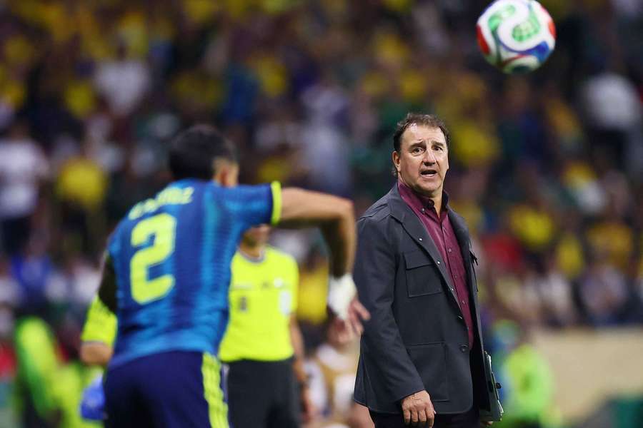 Colombia vence con sufrimiento a un debutante Uzbekistán Colombia vence con sufrimiento a un debutante Uzbekistán