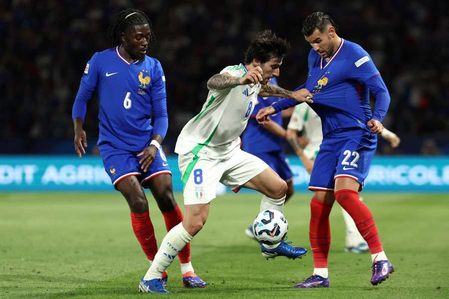 Manu Koné, à gauche, au Parc des Princes.