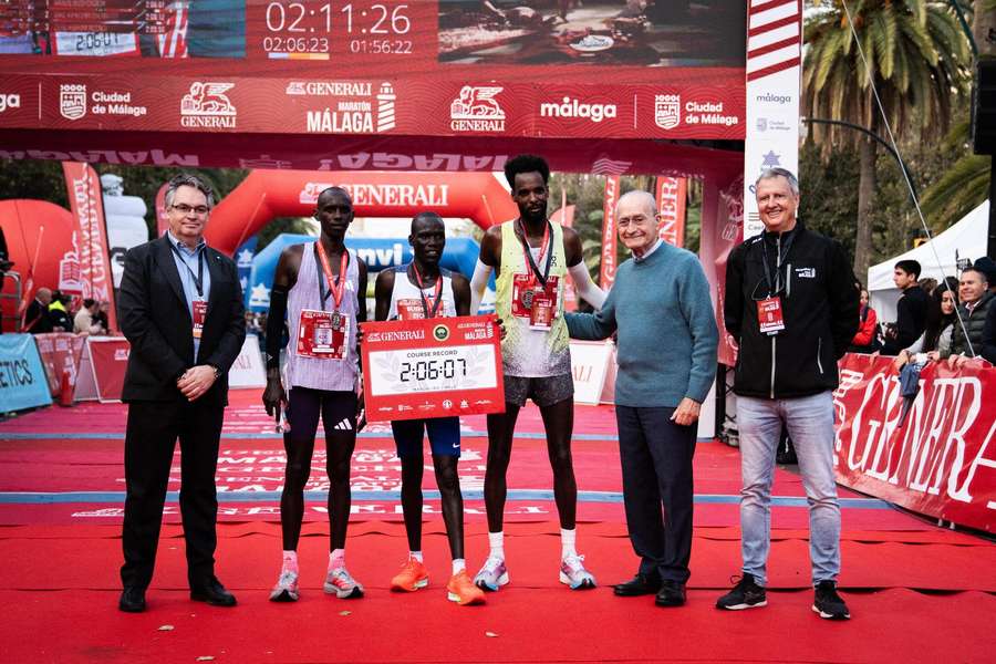 Podio masculino del maratón de Málaga Podio masculino del maratón de Málaga