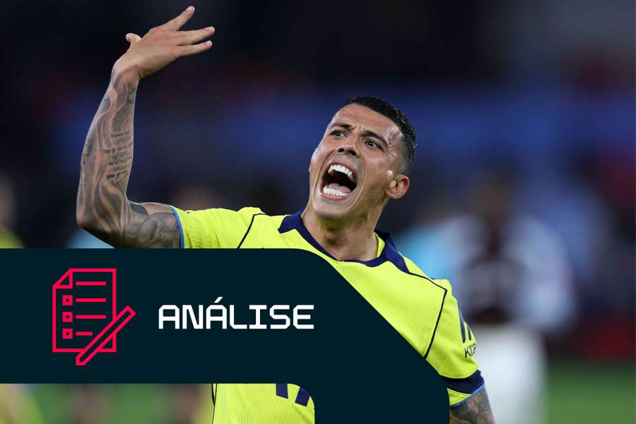 Pedro Porro, do Tottenham, celebra após a vitória frente ao Aston Villa