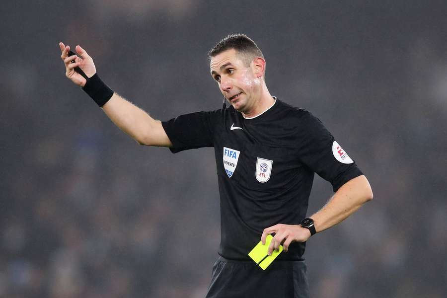 Disgraced Premier League referee Coote spotted delivering parcels after UEFA suspension
