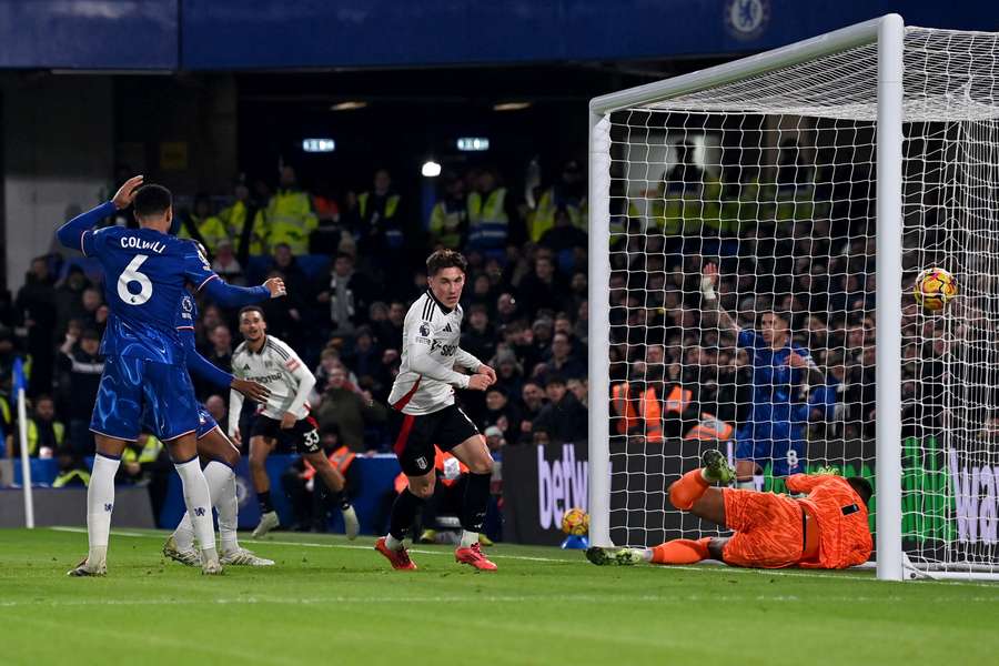 Harry Wilson saiu do banco para fazer o golo do empate do Fulham aos 82 minutos