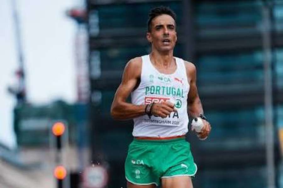 Carlos Costa em ação