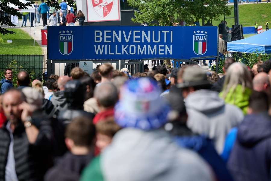 Riesiger Ansturm - 4000 Fans feiern in Iserlohn Titelverteidiger Italien