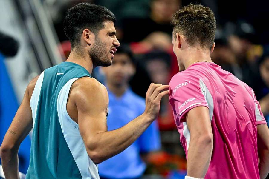 Alcaraz perdeu para Lehecka por 2 sets a 1