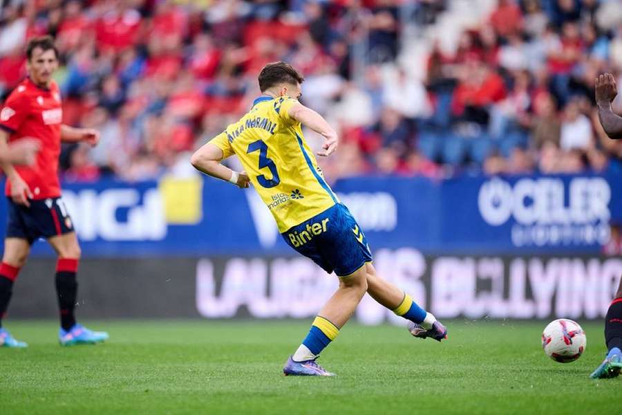 Roma make offer for Las Palmas defender Marmol