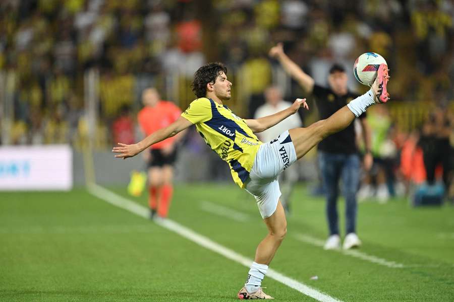 Brighton eyeing Fenerbahce fullback Kadioglu