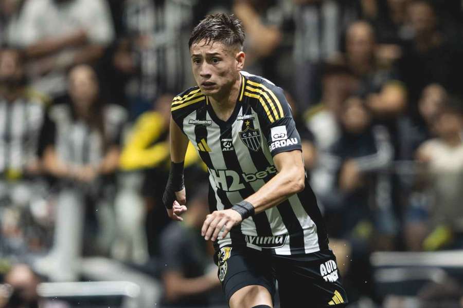Atlético-MG oficializa empréstimo de Iván Román ao Colo-Colo