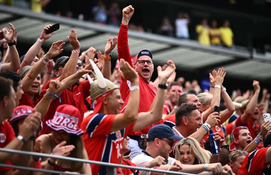 I tifosi norvegesi sugli spalti I tifosi norvegesi sugli spalti