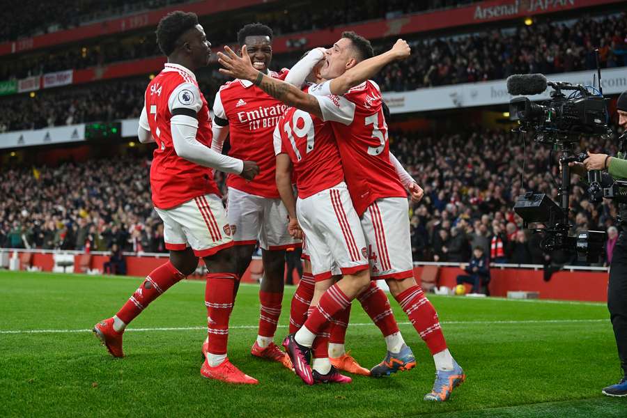 Arsenal jubler efter scoring mod Brentford. Arsenal jubler efter scoring mod Brentford.