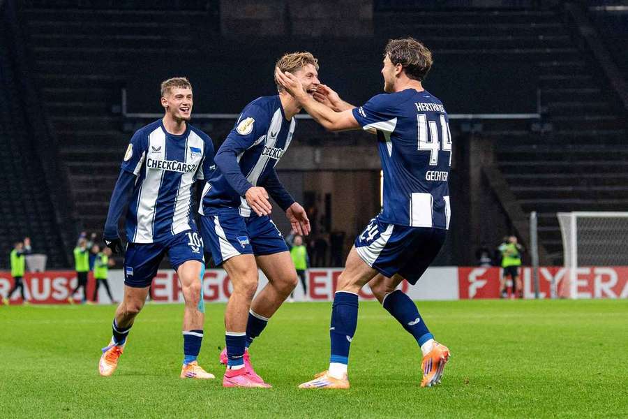 Hertha kämpft sich zum Sieg gegen Elversberg. Hertha kämpft sich zum Sieg gegen Elversberg.