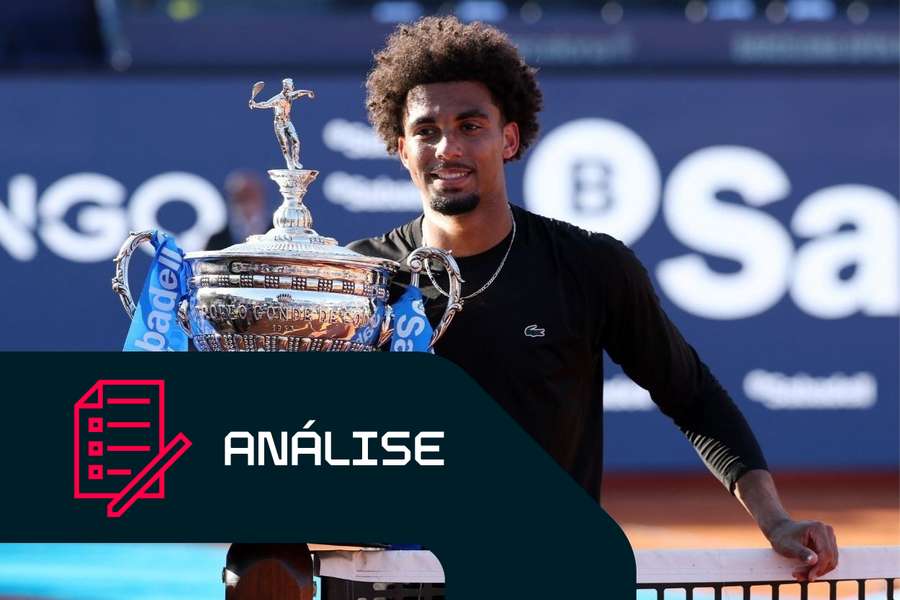 Fils festeja com o troféu em Barcelona