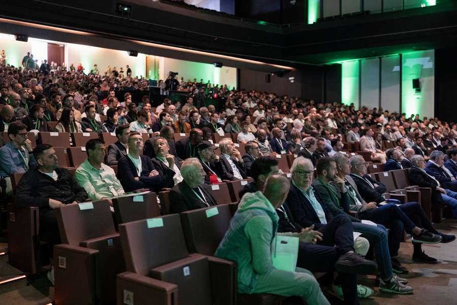 Auditório cheio no fórum da Associação Nacional de Treinadores de Futebol Auditório cheio no fórum da Associação Nacional de Treinadores de Futebol