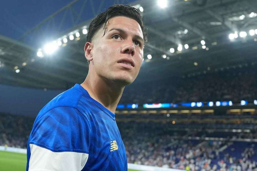 Nehuén Pérez, jugando con el Oporto