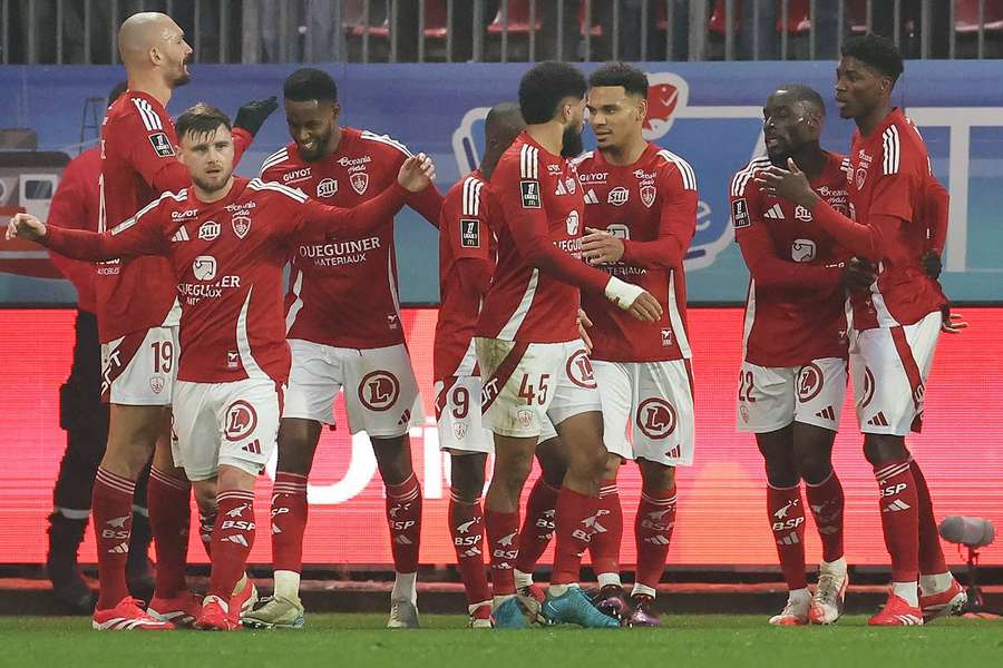 Les joueurs de Brest célébrant le but de Mahdi Camara contre Lyon. 