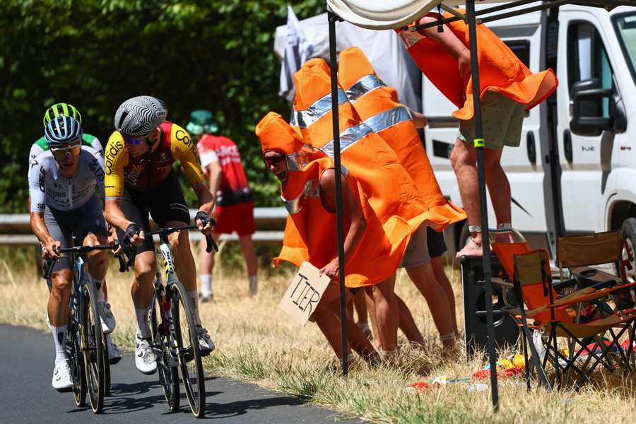 Le peloton ce dimanche. Le peloton ce dimanche.