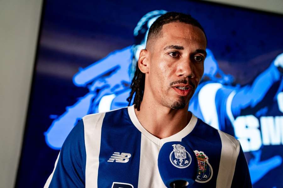 Chris Smalling falou aos meios de comunicação do clube Chris Smalling falou aos meios de comunicação do clube