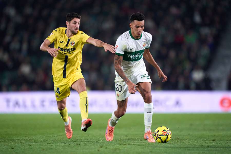 Comesaña persigue a Álvaro