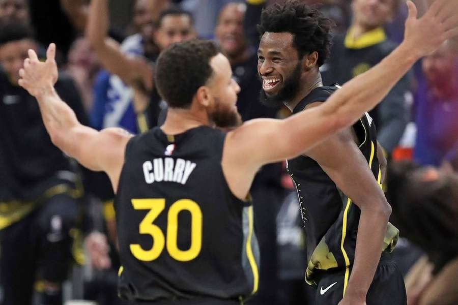 Andrew Wiggins celebra com Curry grande partida diante dos Clippers