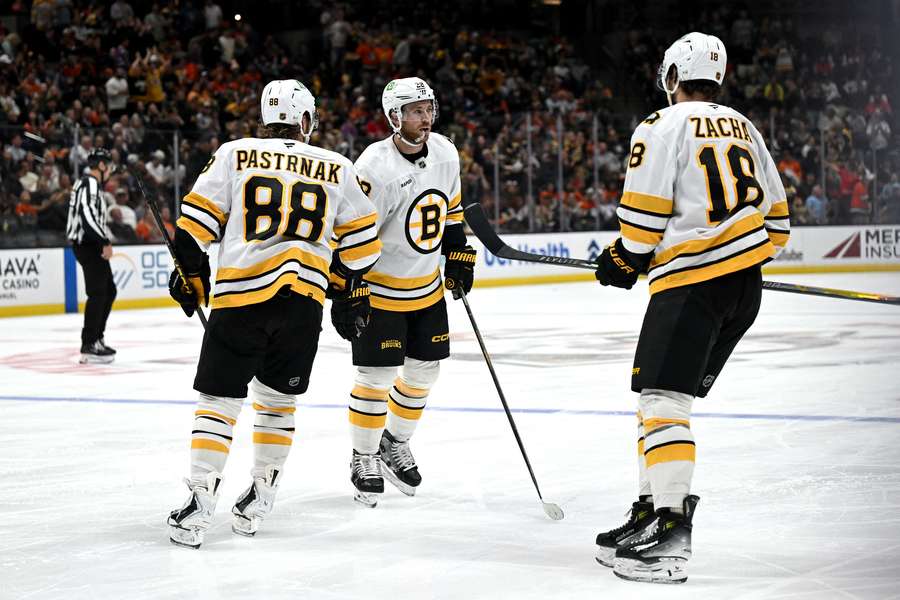 Czwarta z rzędu wygrana ekipy Boston Bruins Czwarta z rzędu wygrana ekipy Boston Bruins