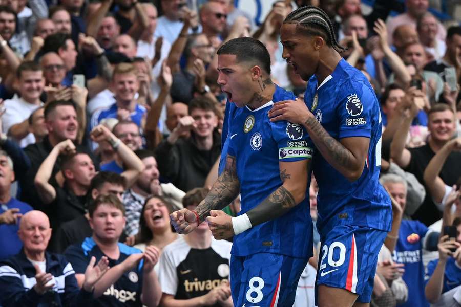 Chelsea zvládla malé londýnske derby. Chelsea zvládla malé londýnske derby.