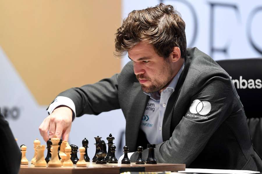 Magnus Carlsen pojawi się w Warszawie w drugiej połowie maja i zagra w Superbet Grand Chess Tour
