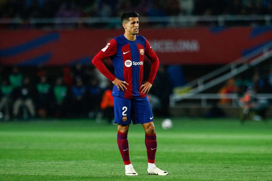 João Cancelo com as cores do Barcelona