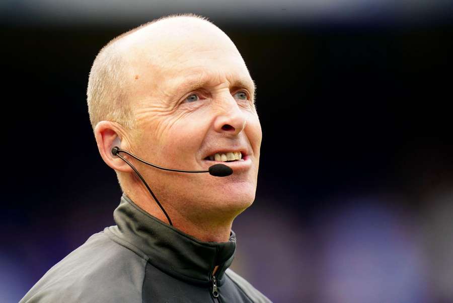 Fans are furious as former referee Mike Dean admits to playing secret games during matches Fans are furious as former referee Mike Dean admits to playing secret games during matches