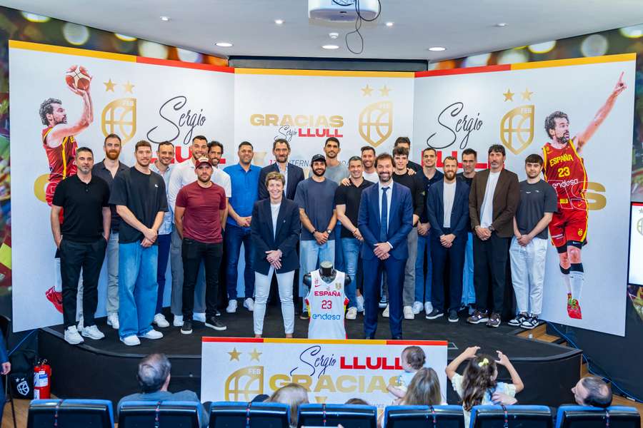 Compañeros y excompañeros de Llull, en su retirada internacional
