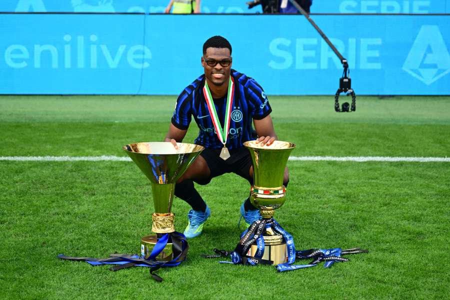 Denzel Dumfries with the Serie A and Coppa Italia trophies Denzel Dumfries with the Serie A and Coppa Italia trophies