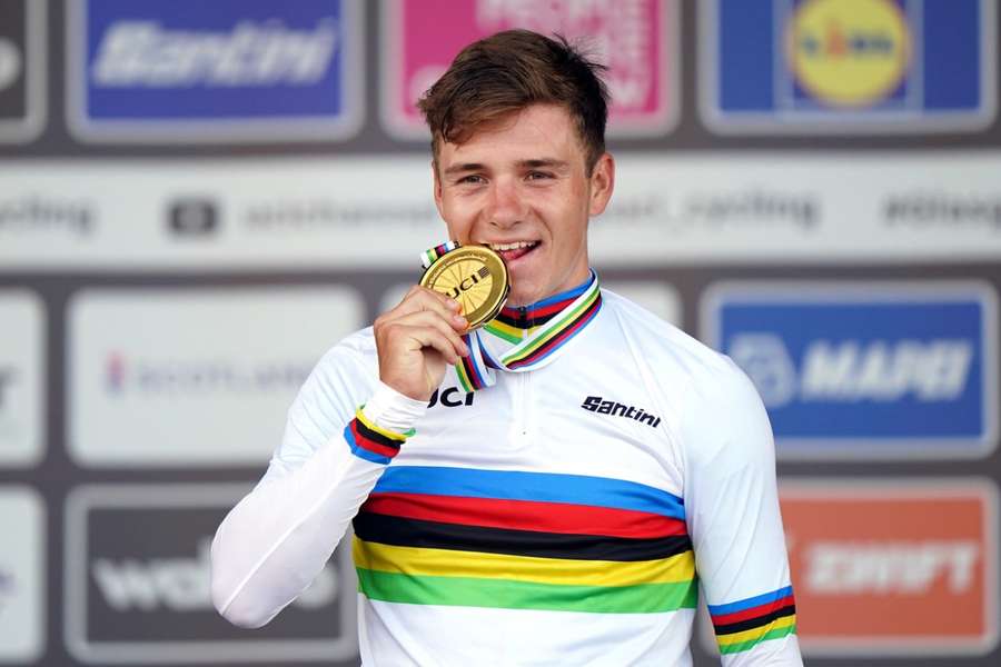 Remco Evenepoel se zlatou medailí.