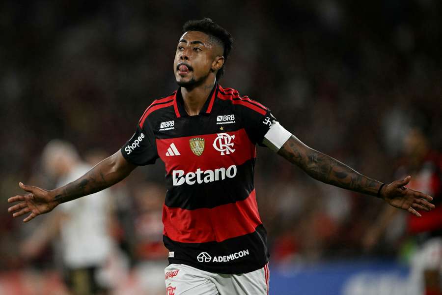 Bruno Henrique fez dois gols na vitória do Flamengo sobre o Cusco