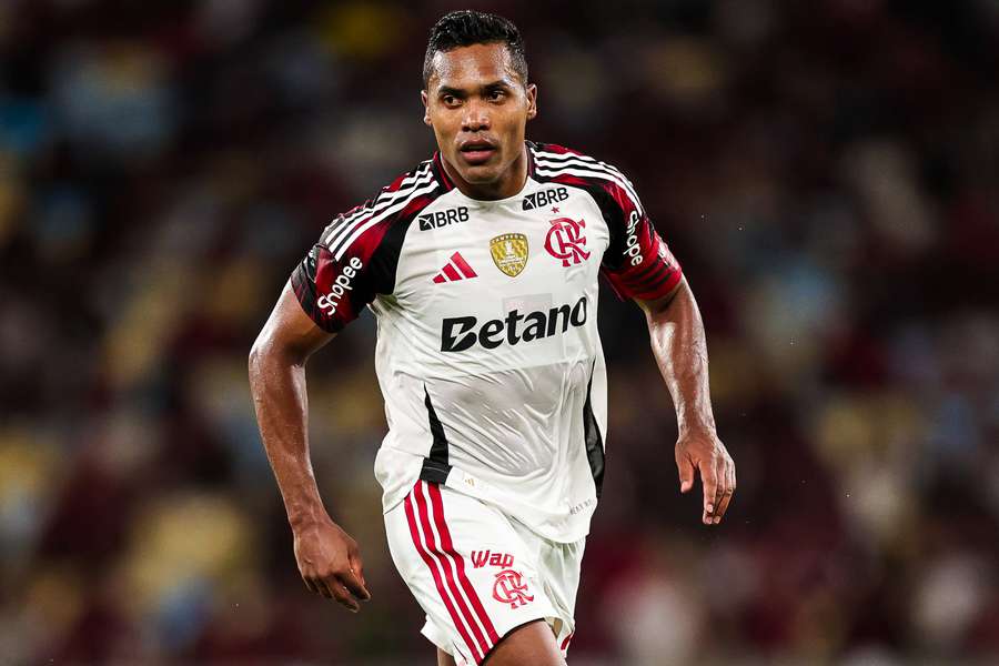 Alex Sandro não está disponível para o duelo contra o Cruzeiro Alex Sandro não está disponível para o duelo contra o Cruzeiro