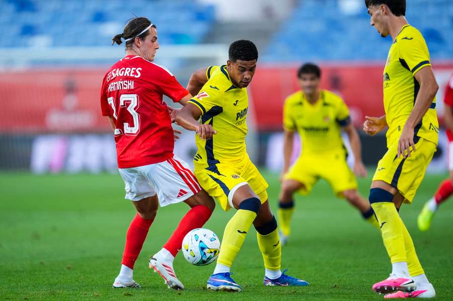 Jakub Kamiński em ação diante do Villarreal Jakub Kamiński em ação diante do Villarreal