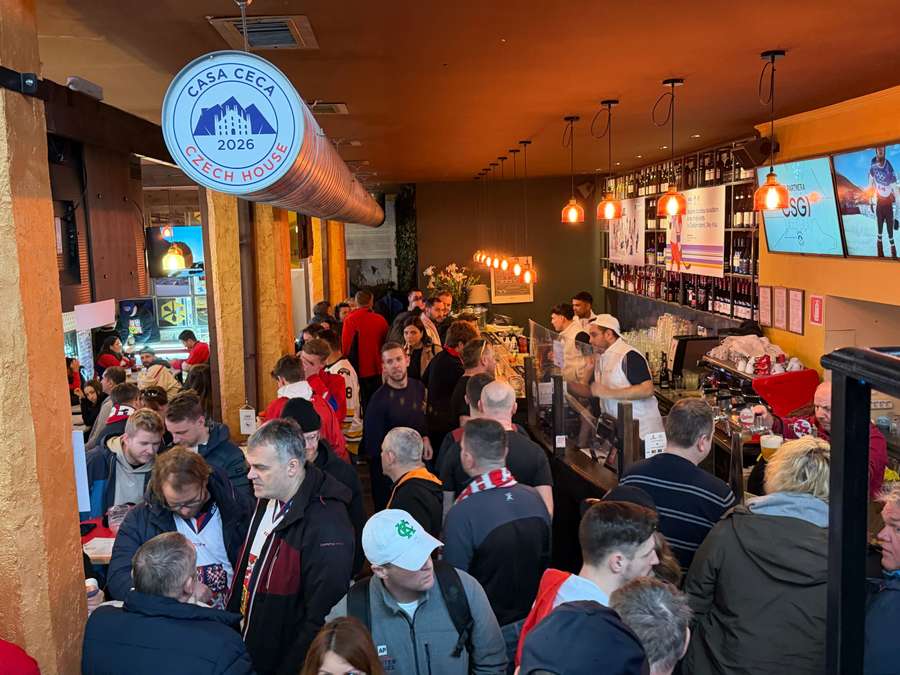 Český dům se plní.