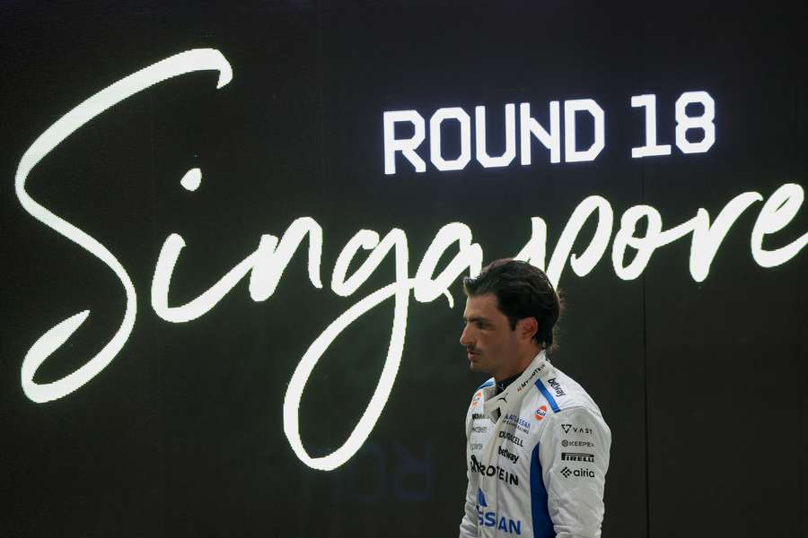 Carlos Sainz saldrá último en Singapur