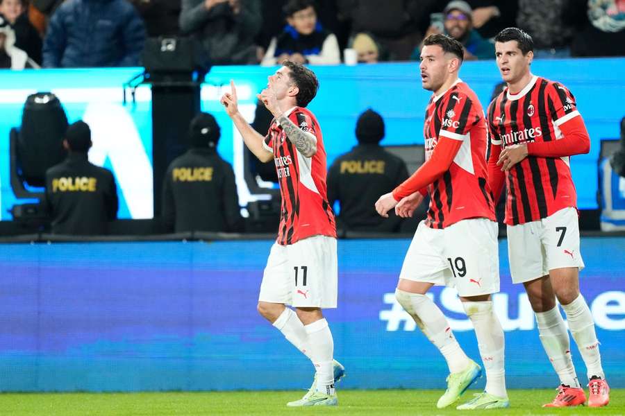 Pulisic celebrează marcarea golului egalizator alături de coechipieri