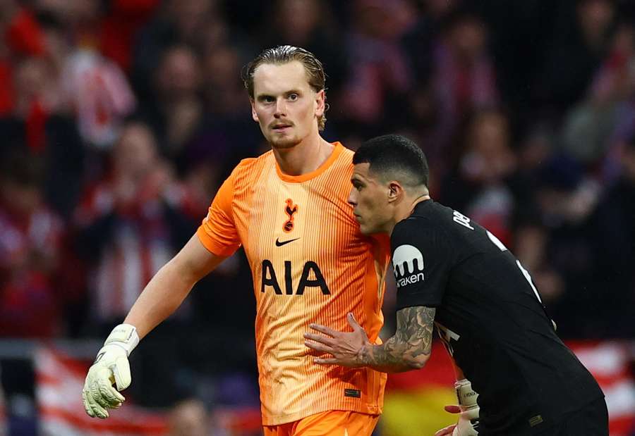 Torhüter Kinsky (l.) erlebte einen rabenschwarzen Abend