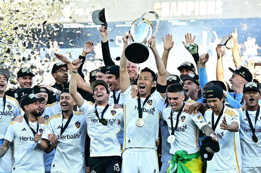 LA Galaxy celebra su trofeo
