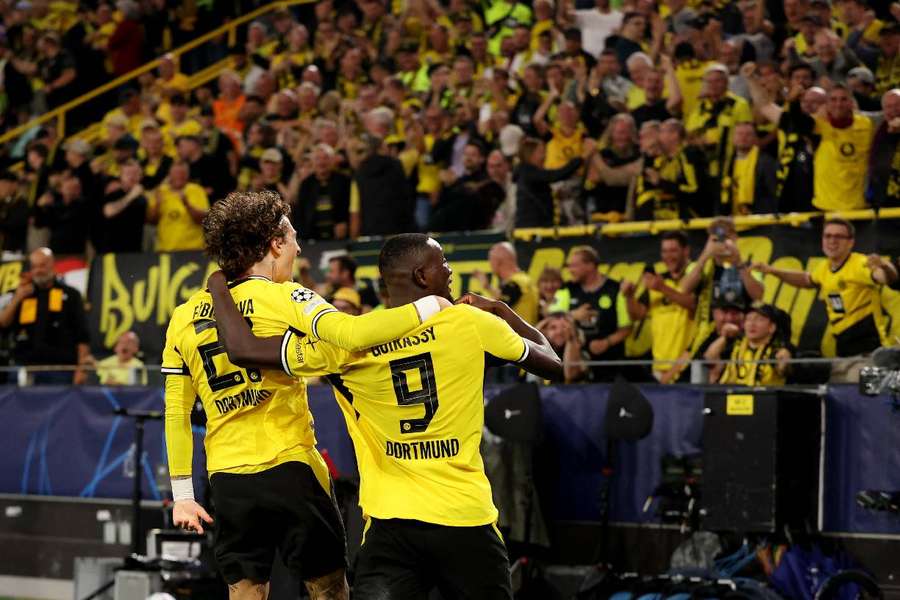 Guirassy y Fabio Silva, celebrando