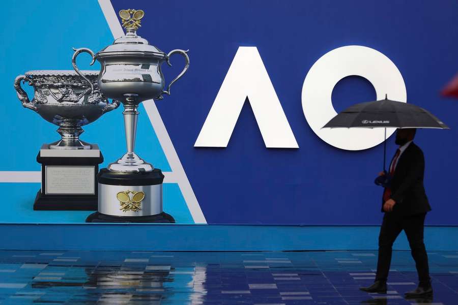 Fanoušci musí první den na Australian Open počítat s deštěm.