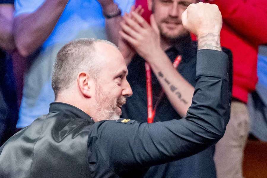 Mark Williams feiert seinen Sieg.