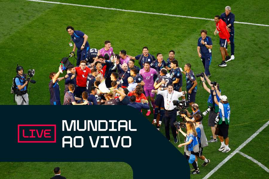 A festa dos jogadores do Paraguai depois de eliminarem a Alemanha