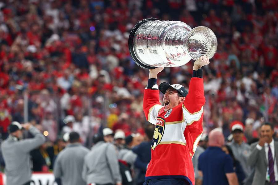 Tomáš Nosek mohl poprvé zdvihnout Stanley Cup nad hlavu.