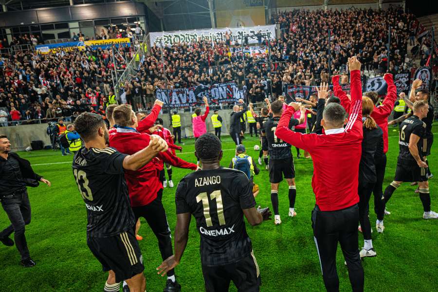 Trnavské oslavy s fanúšikmi. Trnavské oslavy s fanúšikmi.