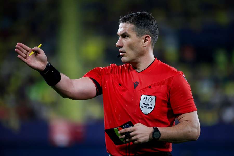 Istvan Kovacs va conduce de la centru partida Serbia - Albania din preliminariile pentru Cupa Mondială